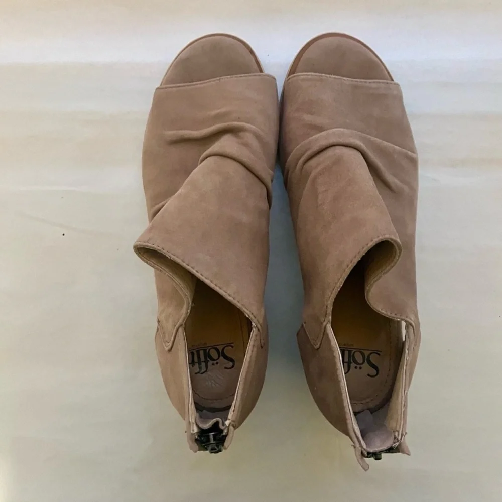 Sofft Women's Tan Catelyn Suede Peep-Toe Ankle Bootie Heel Shoes